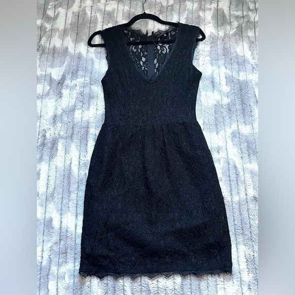 Aritzia Babaton Tobias Lace Dress Size 6 - Picture 3 of 11